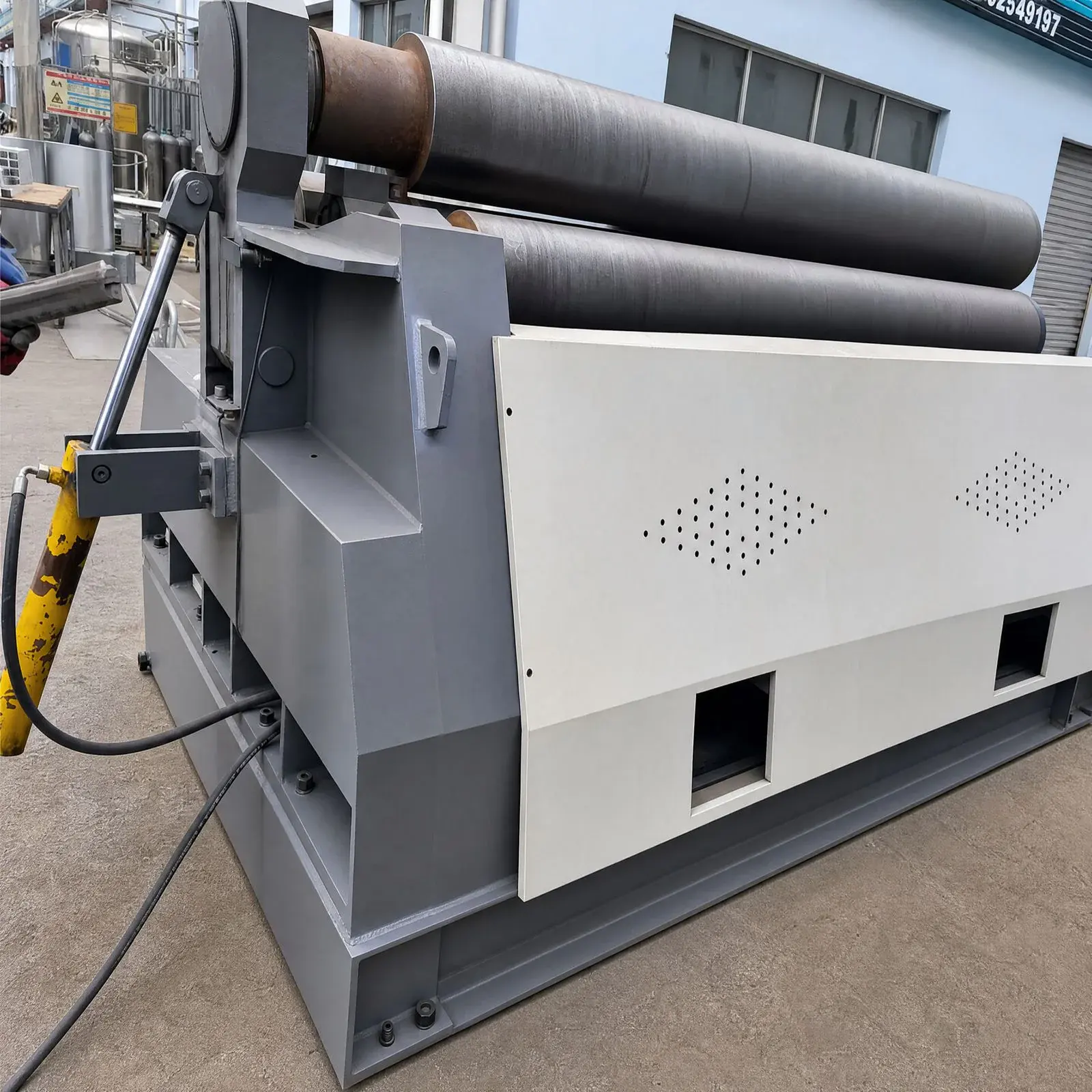STEELHUI's four-roll plate rolling machine on the workshop floor.