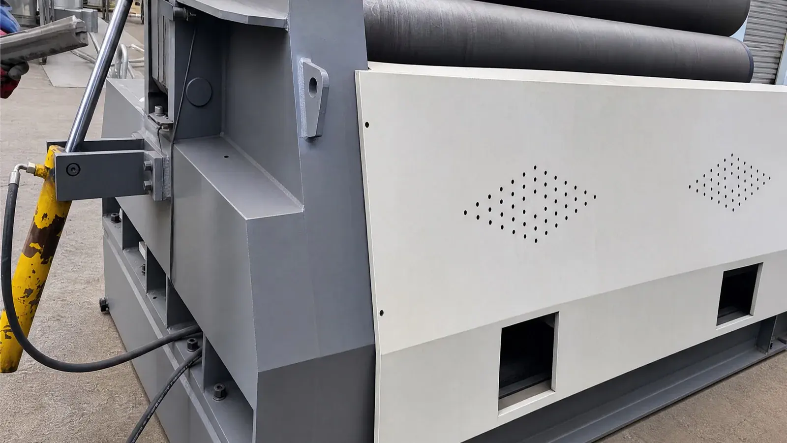 Plate-rolling equipment supporting formed stainless steel work