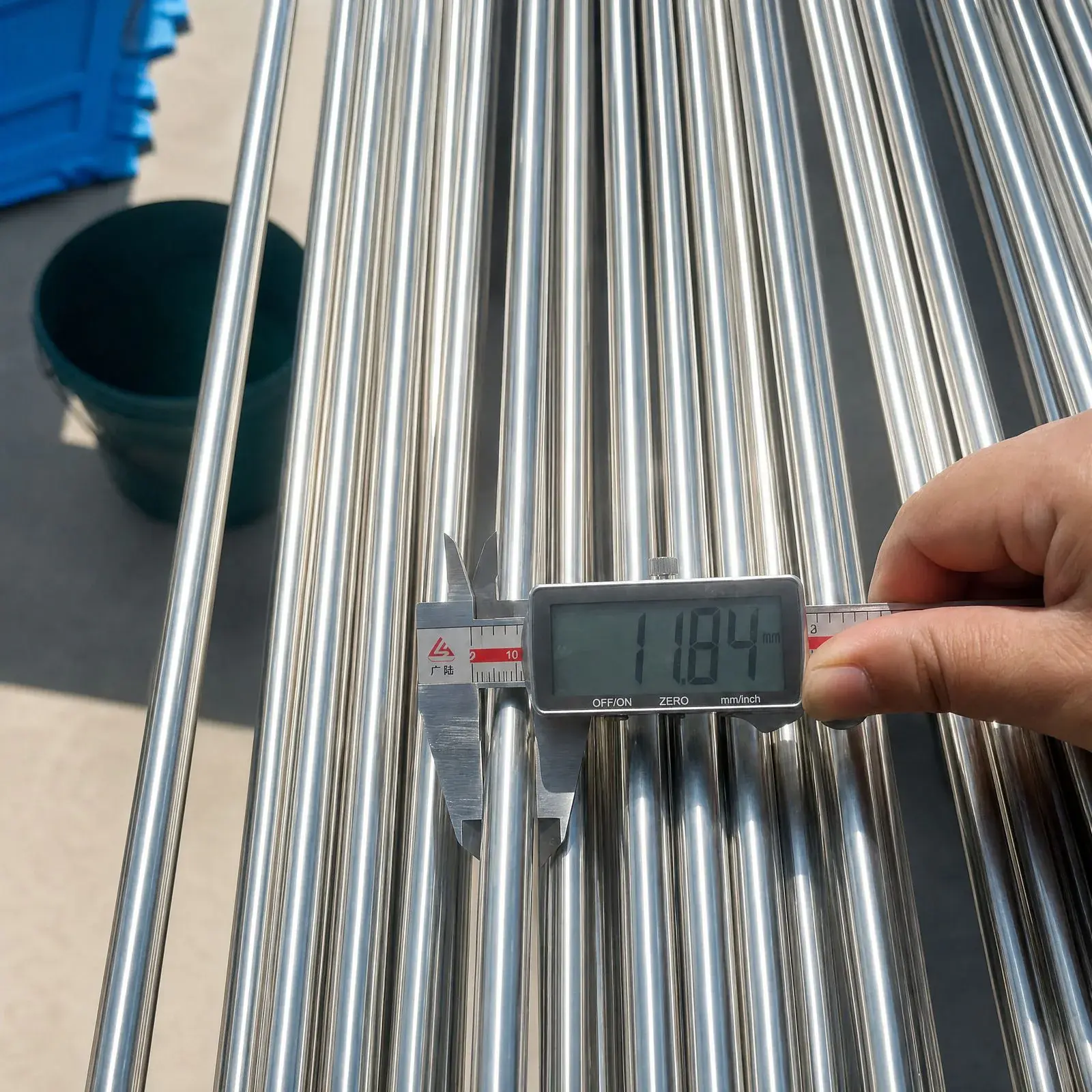 Caliper inspection of stainless steel tube at Steelhui
