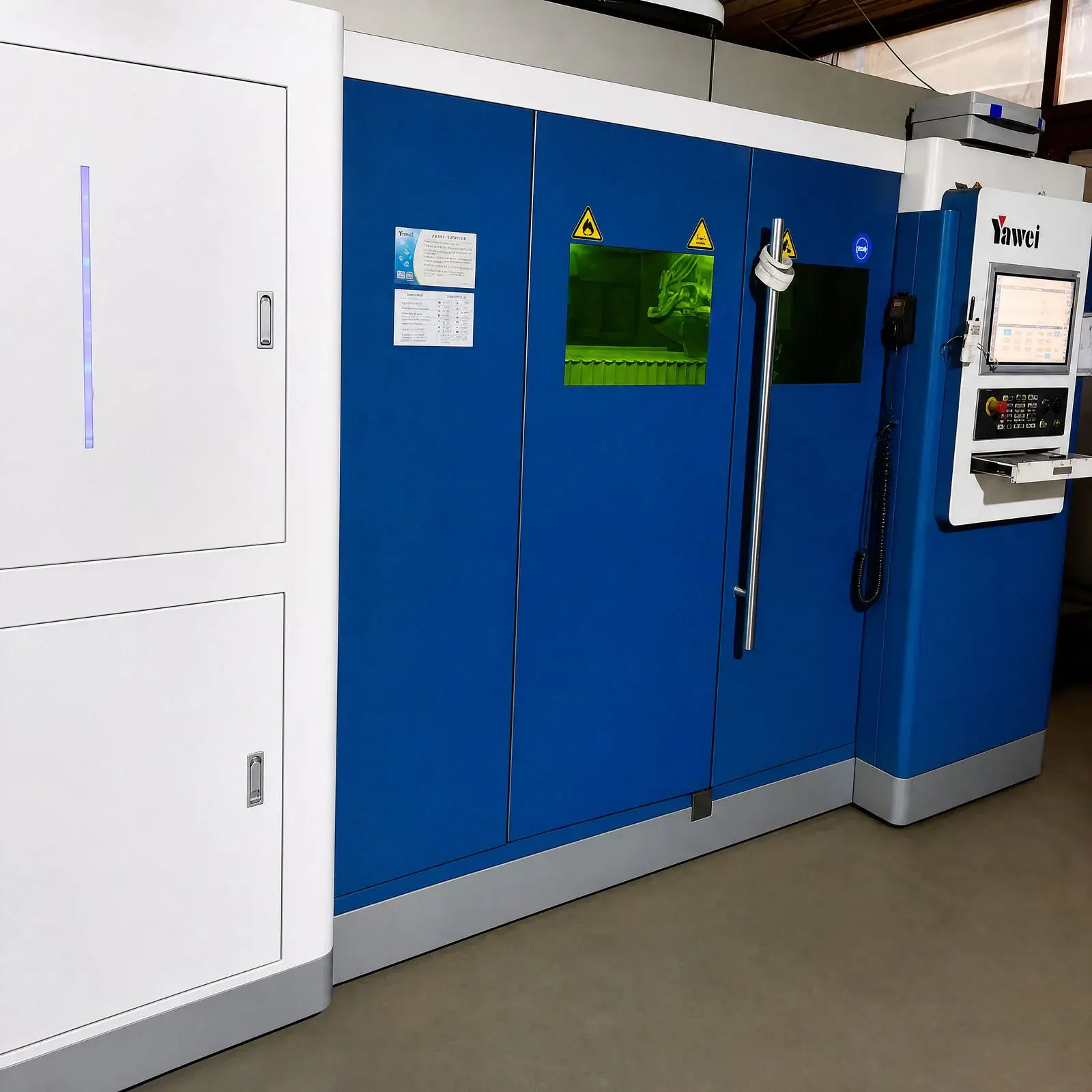 STEELHUI's 12000 W fiber laser cutting machine on the workshop floor.