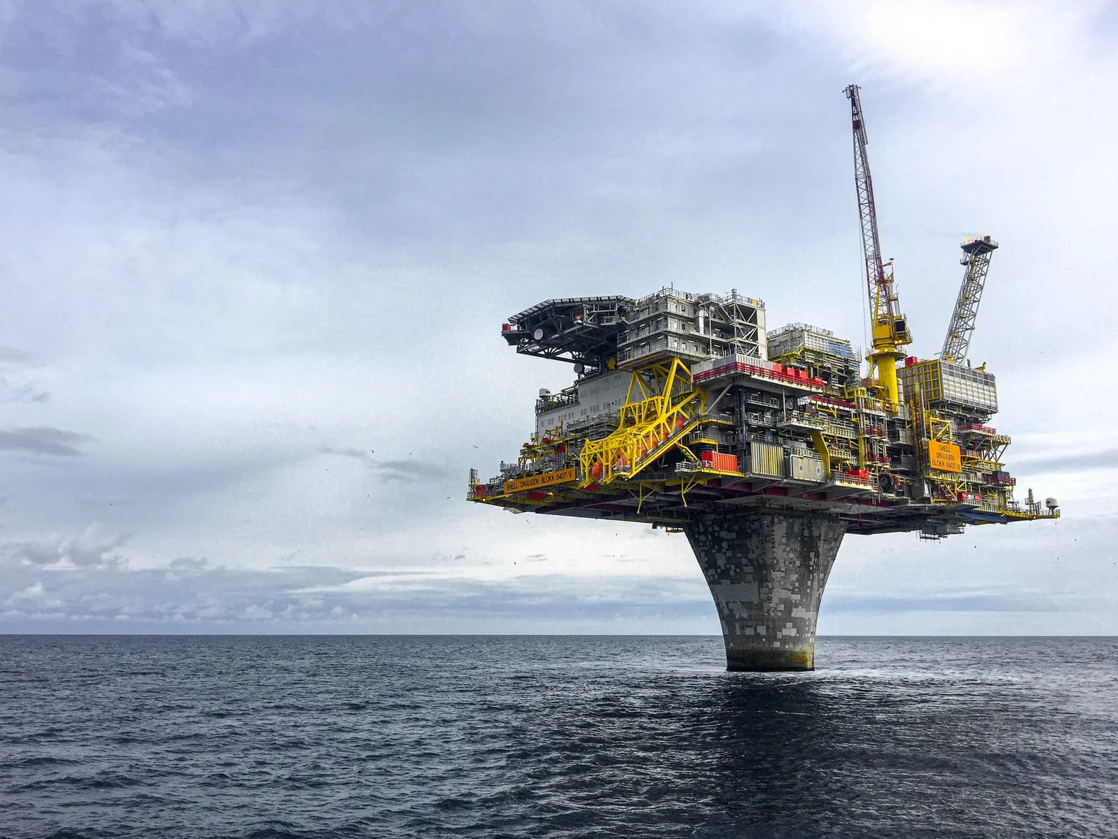 Offshore oil platform ocean