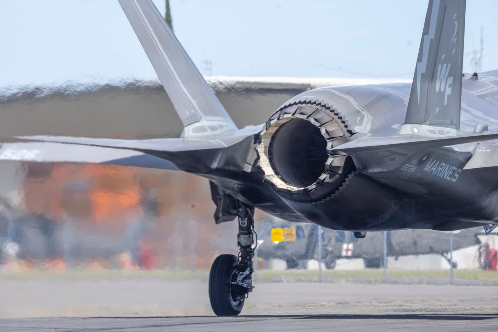 Jet engine exhaust nozzle aircraft