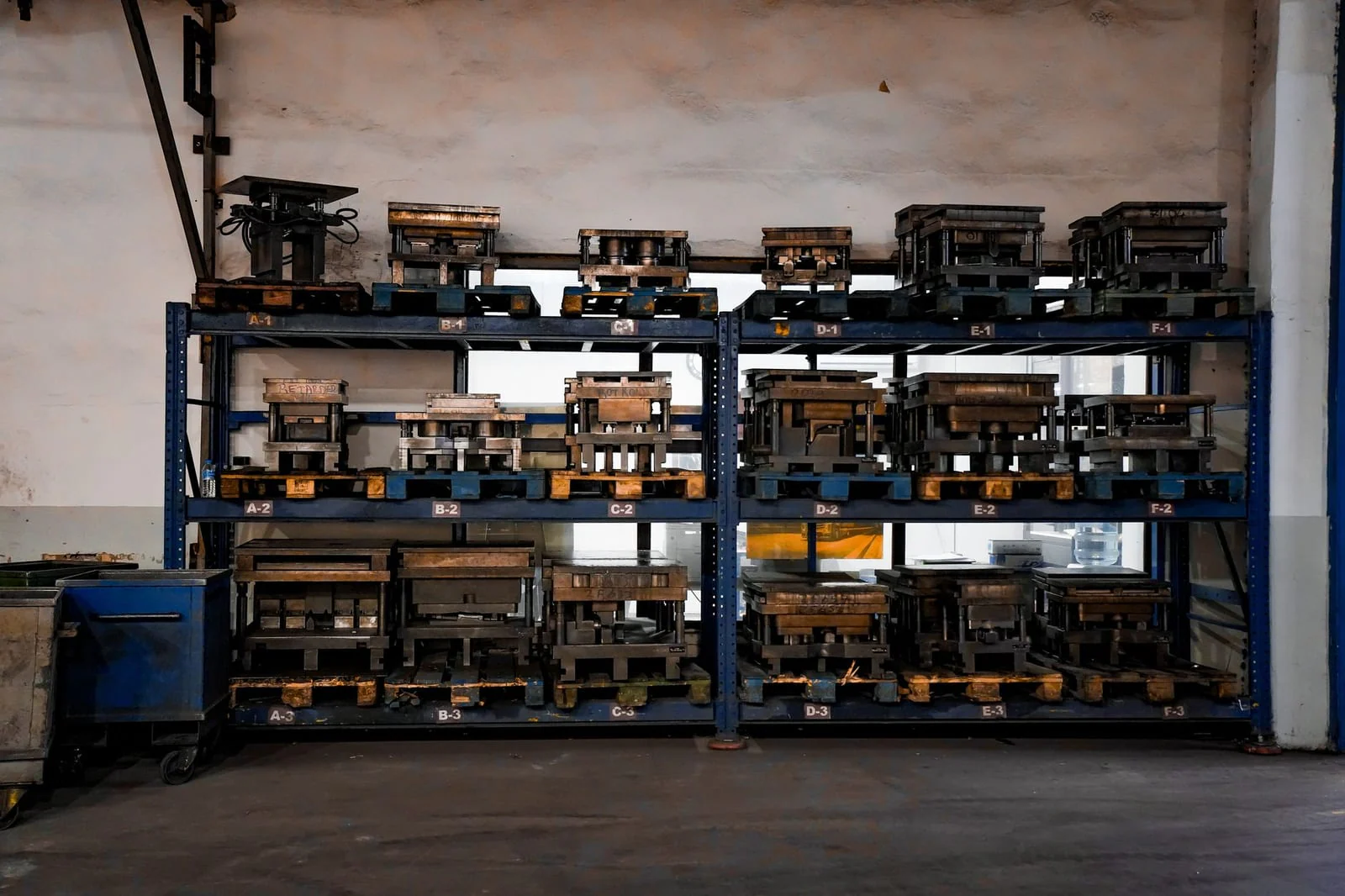 Steel injection mold tooling die