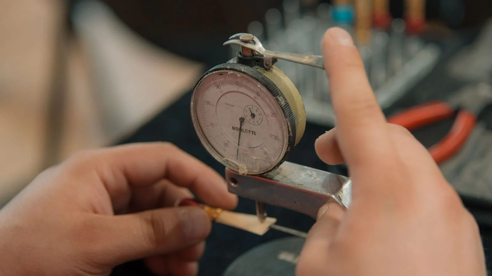 Precision measuring instrument gauge