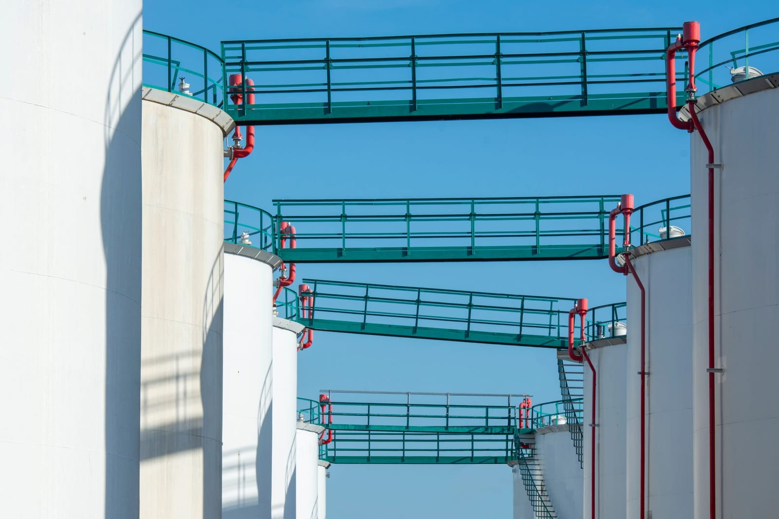 Chemical plant equipment metal tanks
